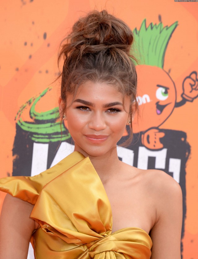 Zendaya Coleman No Source Posing Hot Sports Babe Celebrity Beautiful