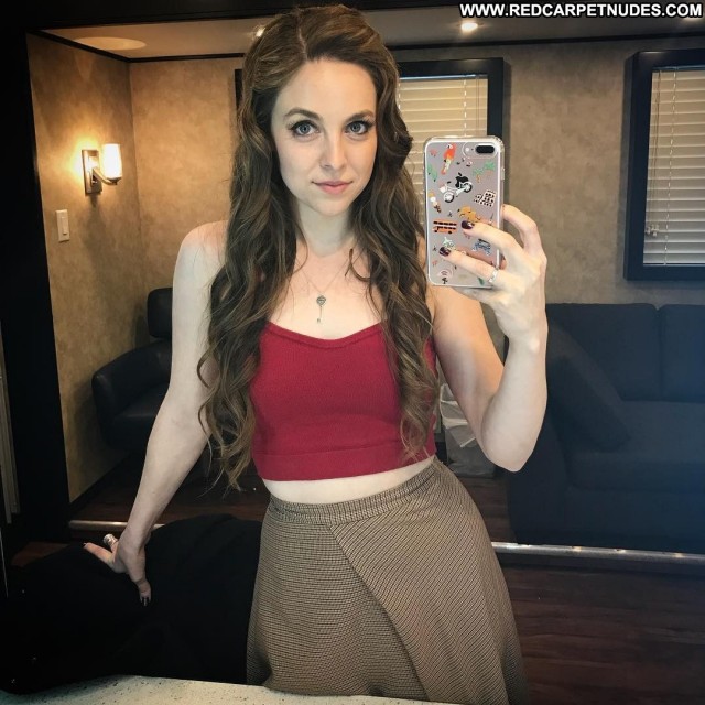 Brittany Curran The Young And The Restless Summer Posing Hot Dancing