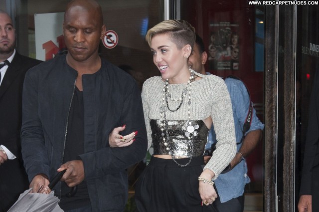 Miley Cyrus High Resolution Beautiful Celebrity Babe Posing Hot Paris Miley Cyrus High Resolution Beautiful Celebrity Babe Posing Hot Paris