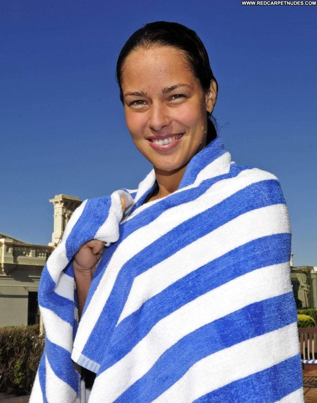 Ana Ivanovic Posing Hot Park Babe High Resolution Hotel Beautiful