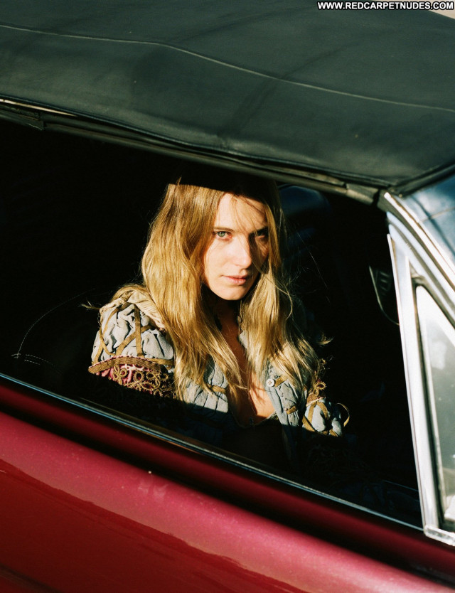 Topless dree hemingway Dree Hemingway