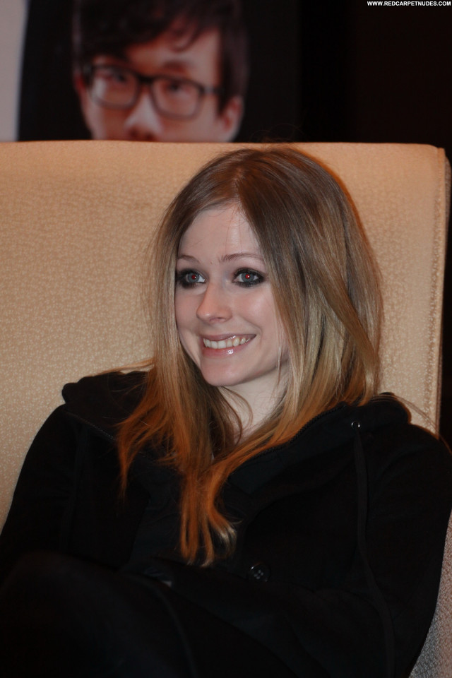 Avril Lavigne China Posing Hot Beautiful Celebrity Babe Gorgeous Sexy