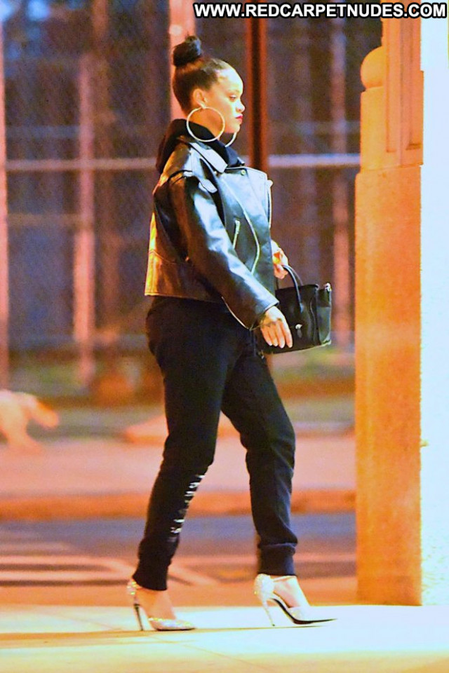 Rihanna New York Celebrity Paparazzi Beautiful Babe New York Posing