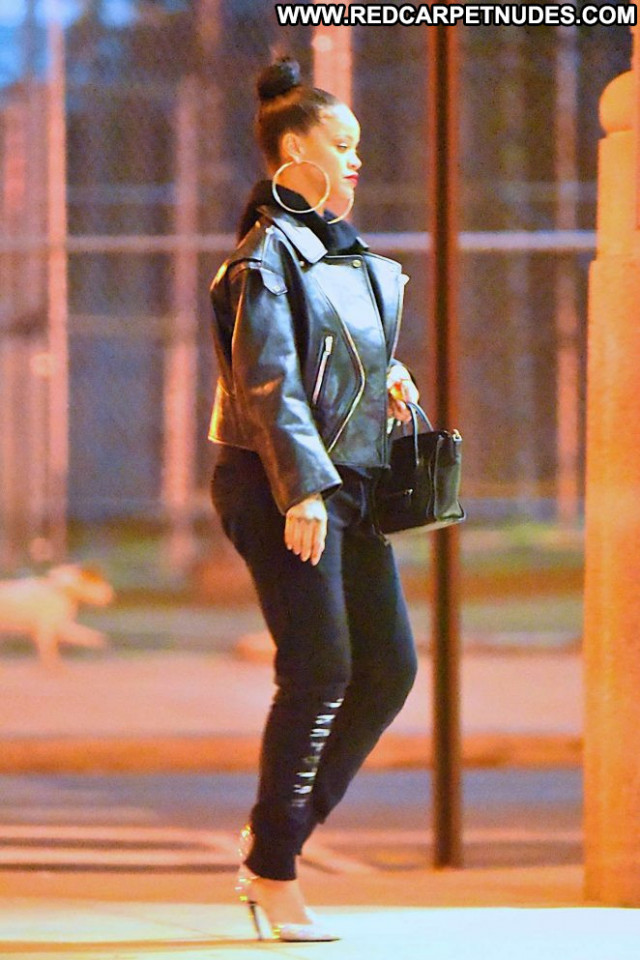 Rihanna New York  Beautiful Celebrity Babe New York Posing Hot