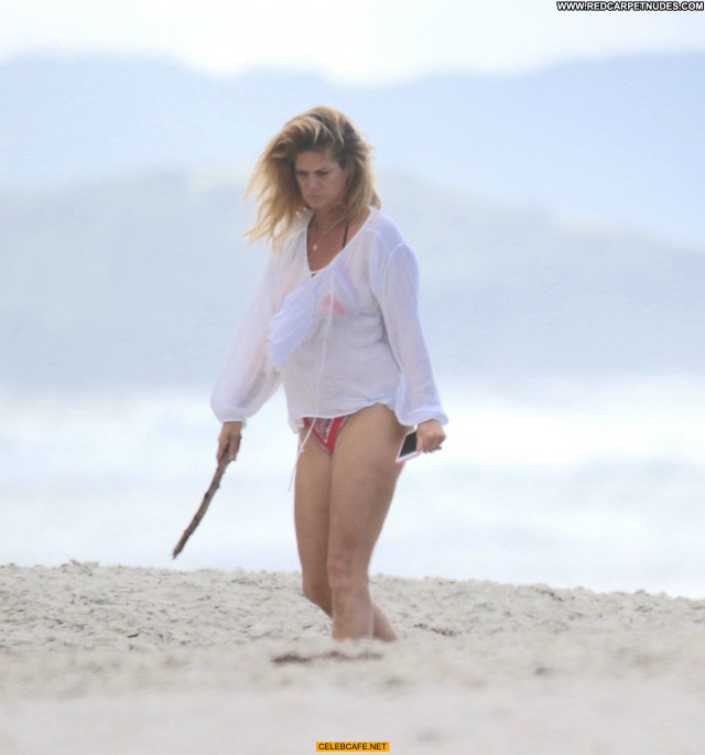 Rachel Hunter No Source Celebrity Beautiful Bikini New Zealand Posing