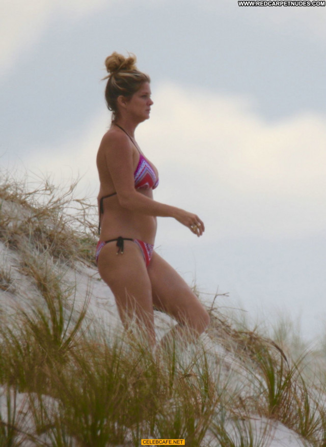 Rachel Hunter No Source New Zealand Celebrity Bikini Posing Hot