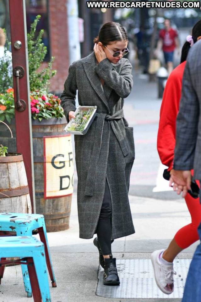 Selena Gomez No Source  Babe Paparazzi Nyc Beautiful Posing Hot
