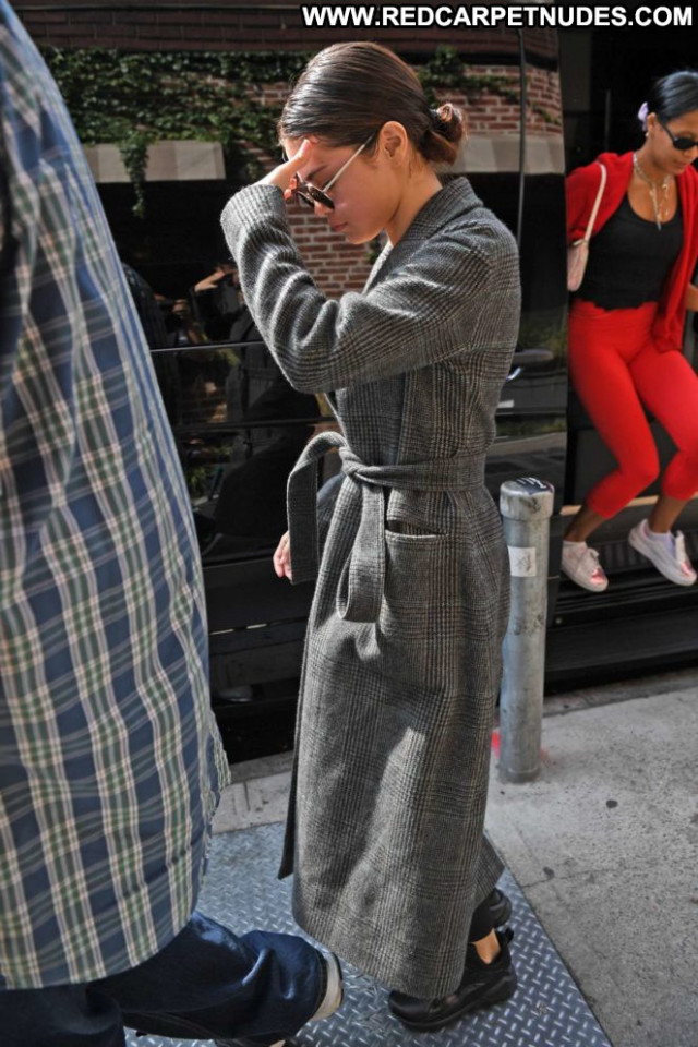 Selena Gomez No Source  Babe Beautiful Celebrity Paparazzi Posing Hot