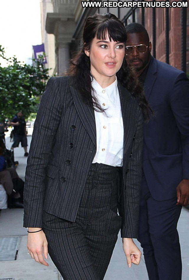 Shailene Woodley New York New York Celebrity Babe Paparazzi Beautiful