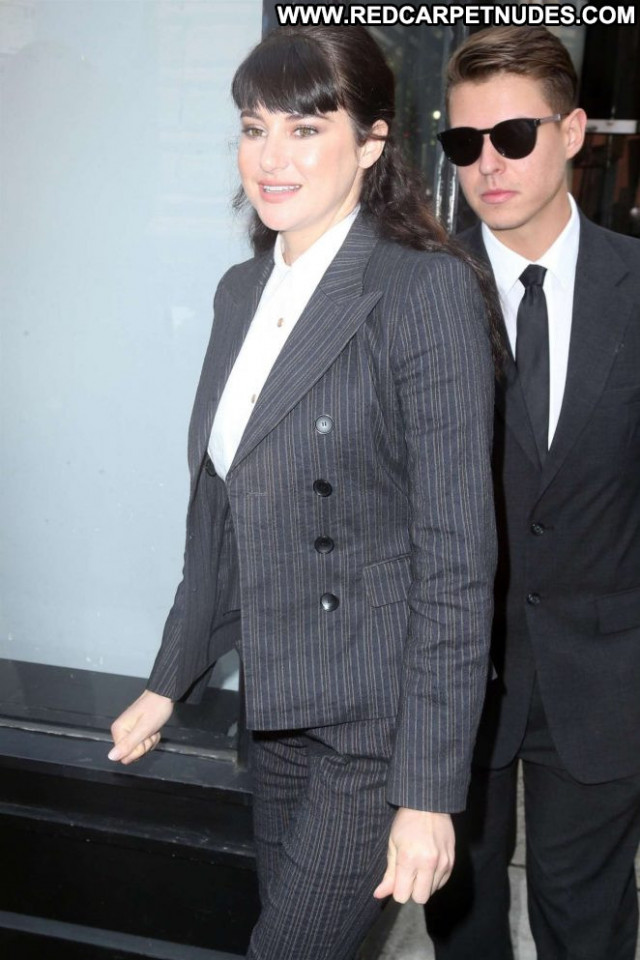 Shailene Woodley New York Paparazzi Beautiful Babe Posing Hot