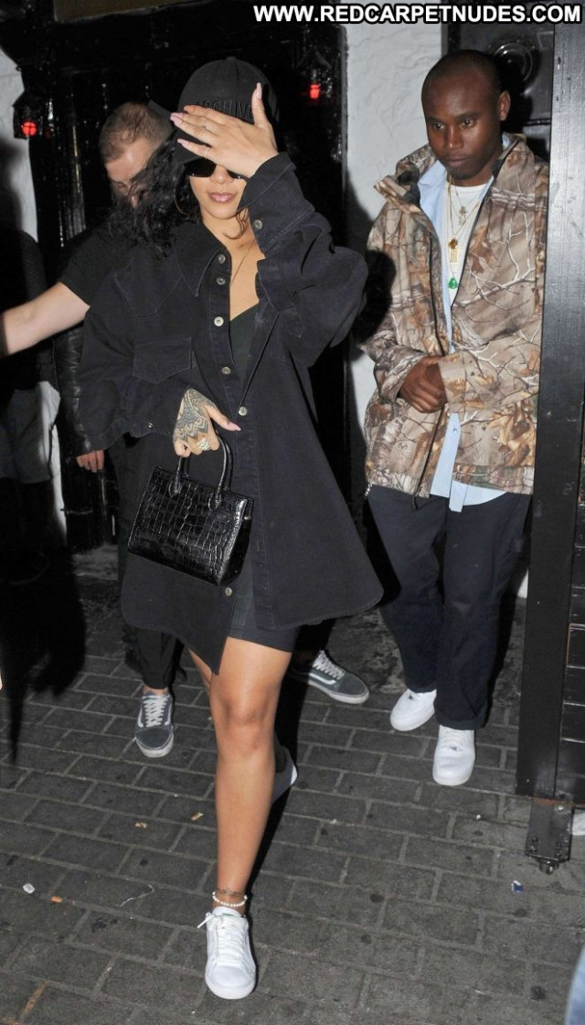 Rihanna No Source Night Club Beautiful Paparazzi Posing Hot Club Babe