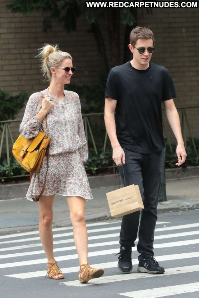 Nicky Hilton New York New York Celebrity Paparazzi Posing Hot Babe