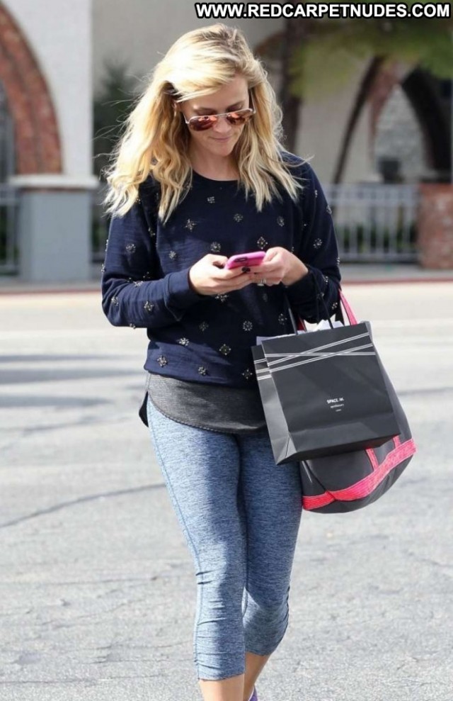Reese Witherspoon No Source Paparazzi Celebrity Nyc Posing Hot