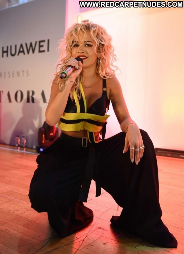 Rita Ora No Source  Beautiful Celebrity Paparazzi Babe Posing Hot