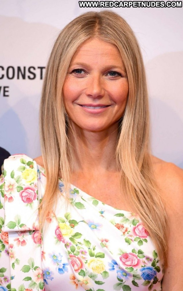 Gwyneth Paltrow No Source Celebrity London Paparazzi Beautiful Babe