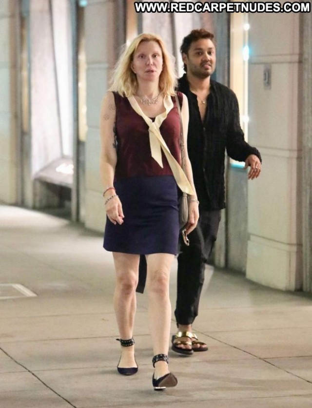 Courtney Love Beverly Hills Celebrity Babe Paparazzi Beautiful Posing