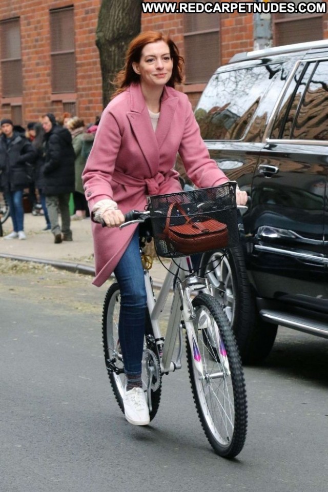 Anne Hathaway New York Babe Celebrity New York Beautiful Bike Posing