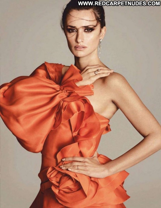 Penelope Cruz Vogue Magazine Paparazzi Celebrity Beautiful Magazine