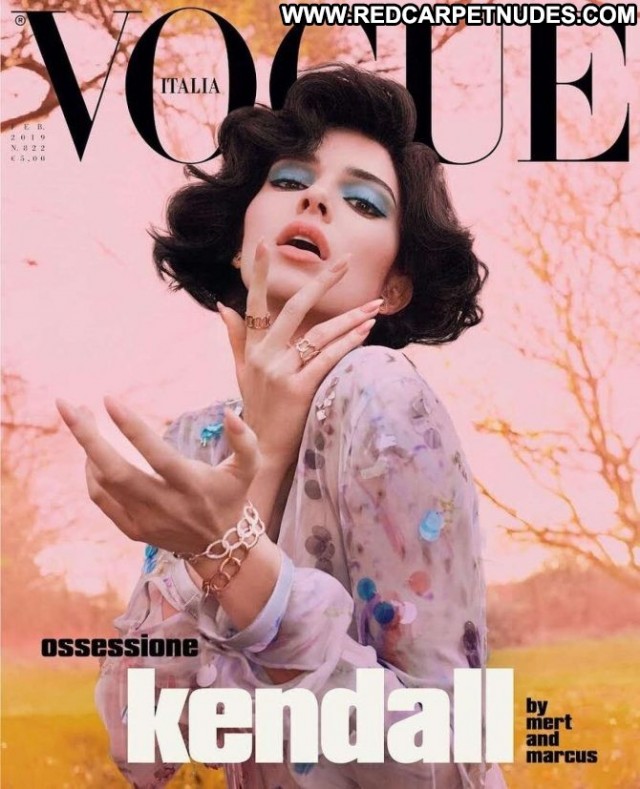 Kendall Jenner Vogue Italy Magazine Celebrity Paparazzi Beautiful