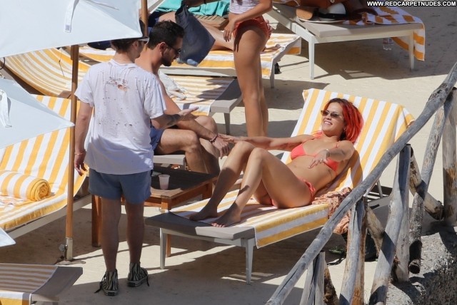 Rita Ora The Oc Babe Singer Showers Ocean Boyfriend Sexy Friends