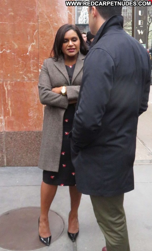 Mindy Kaling No Source Nyc Beautiful Paparazzi Celebrity Posing Hot