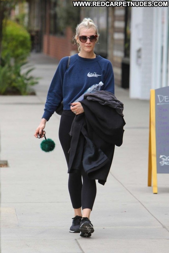 Ashlee Simpson Gym In La Gym Posing Hot Beautiful Babe Celebrity