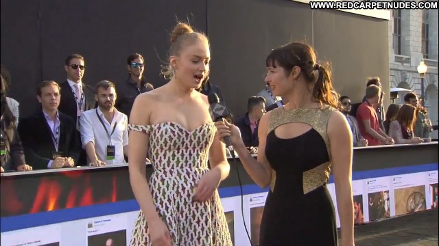 Sophie Turner Game Of Thrones Celebrity Babe Beautiful Posing Hot