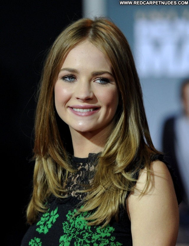 Britt Robertson Los Angeles Posing Hot Beautiful High Resolution Babe