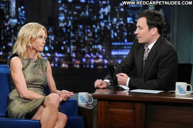 Julie Bowen Late Night With Jimmy Fallon  Posing Hot Nyc Beautiful