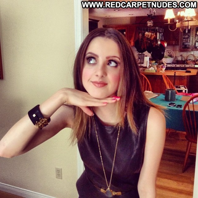 Laura Marano Instagram Beautiful Celebrity Twitter High Resolution