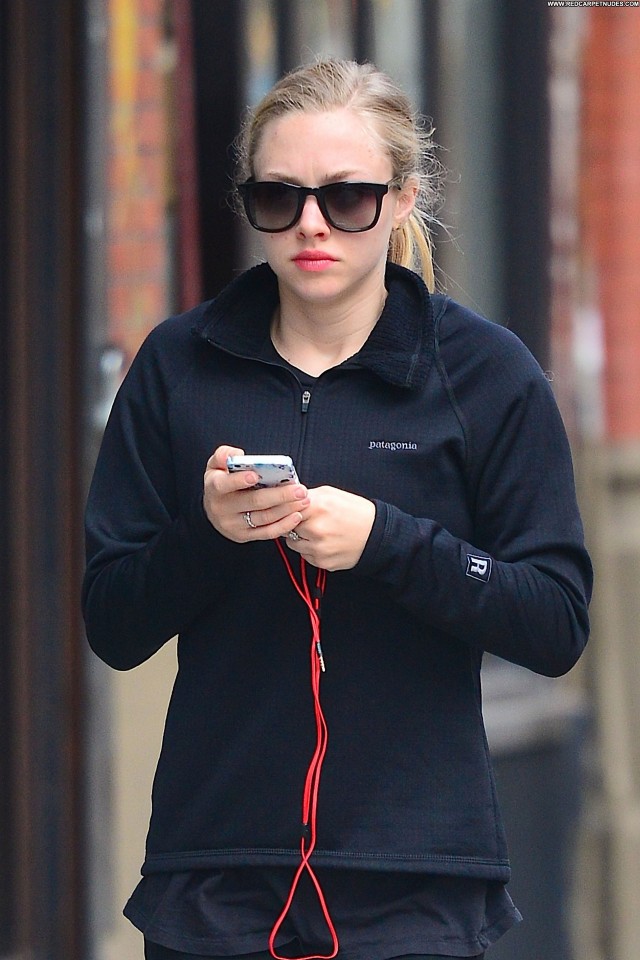 Amanda Seyfried No Source Nyc Celebrity Babe Jogging Beautiful Posing