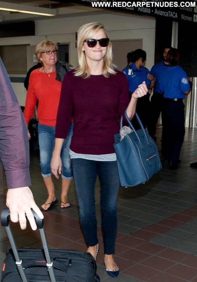 Reese Witherspoon Lax Airport Posing Hot High Resolution Lax Airport