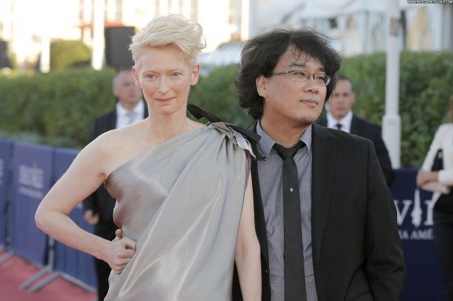 Tilda Swinton No Source Celebrity Awards Beautiful Posing Hot Babe