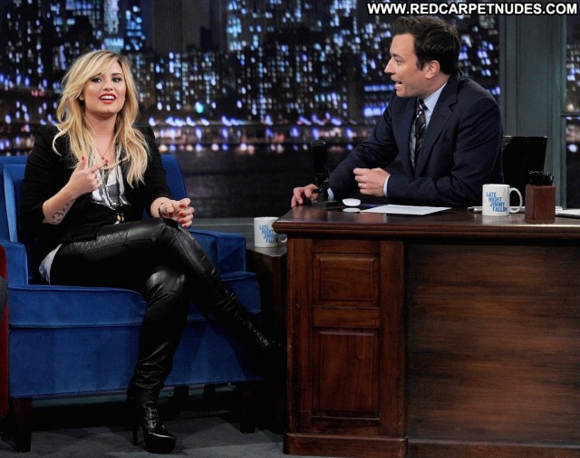 Demi Loavato Late Night With Jimmy Fallon Celebrity High Resolution