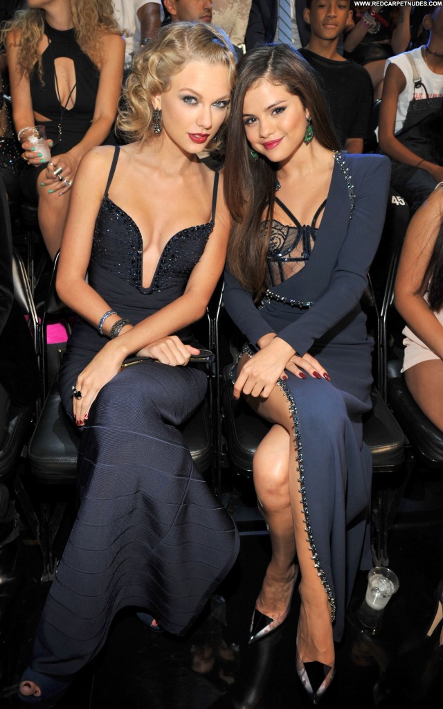 Selena Gomez New York Babe Celebrity Awards Posing Hot Beautiful High