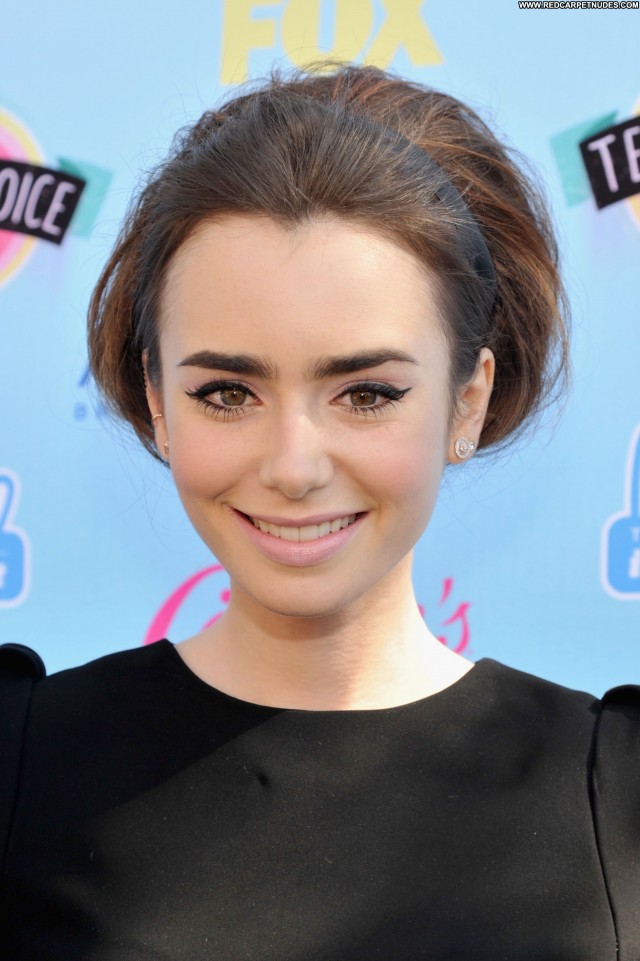 Lily Collins Babe Celebrity High Resolution Posing Hot