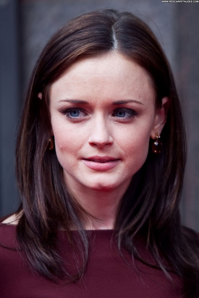 Alexis Bledel No Source  Babe Posing Hot High Resolution Celebrity