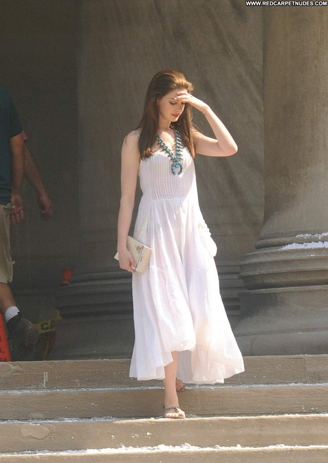 Anne Hathaway The Dark Knight  Babe Beautiful Celebrity Posing Hot