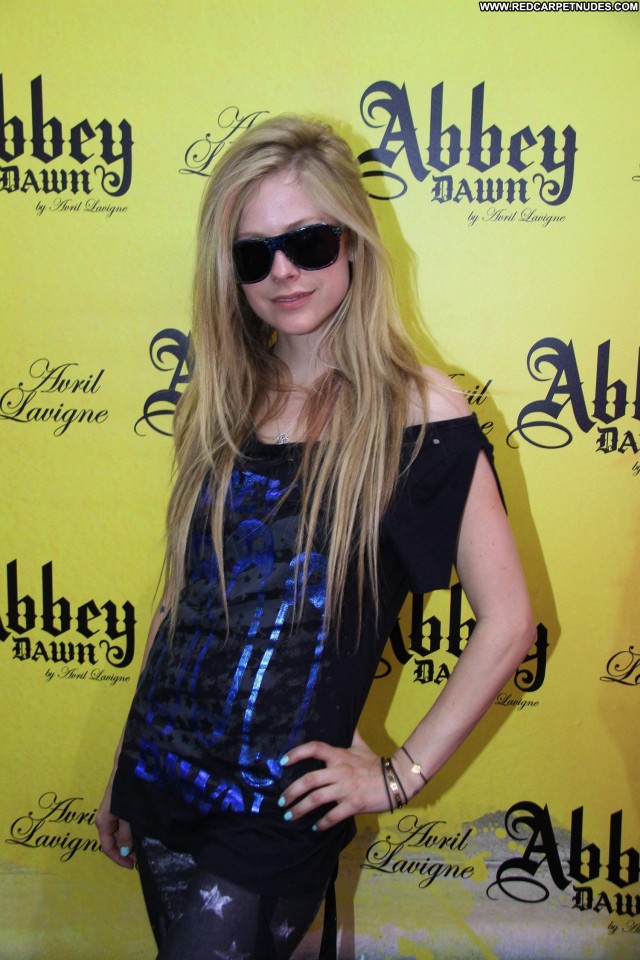 Avril Lavigne No Source Celebrity Posing Hot High Resolution