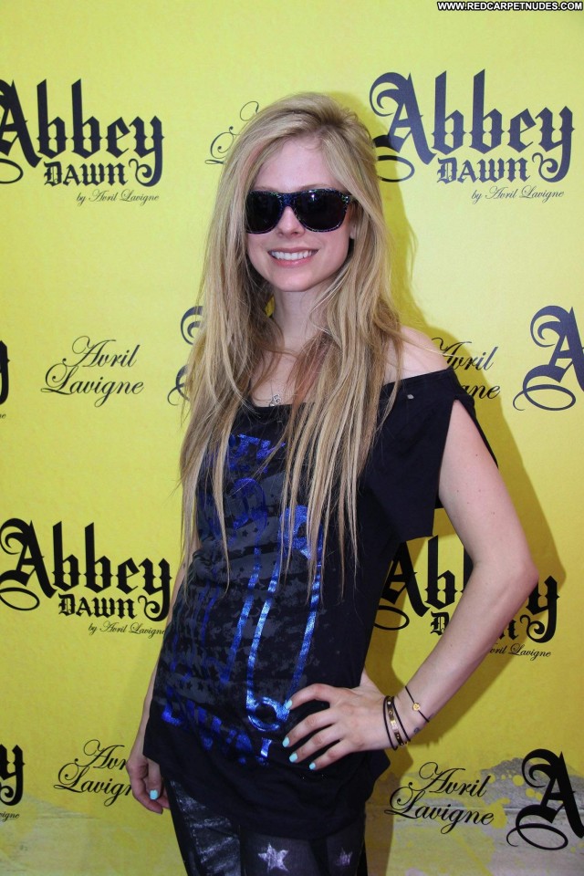 Avril Lavigne No Source Babe Celebrity Beautiful High Resolution