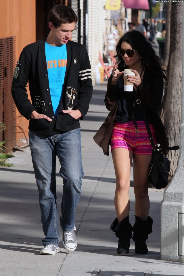 Vanessa Hudgens No Source High Resolution Posing Hot Beautiful