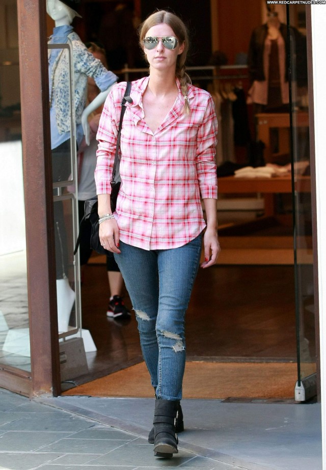 Nicky Hilton Shopping Shopping Posing Hot Beautiful Celebrity Babe