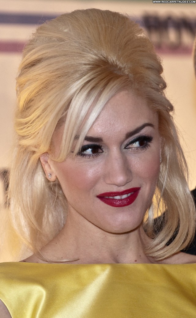 Gwen Stefani No Source Posing Hot Beautiful Celebrity High Resolution
