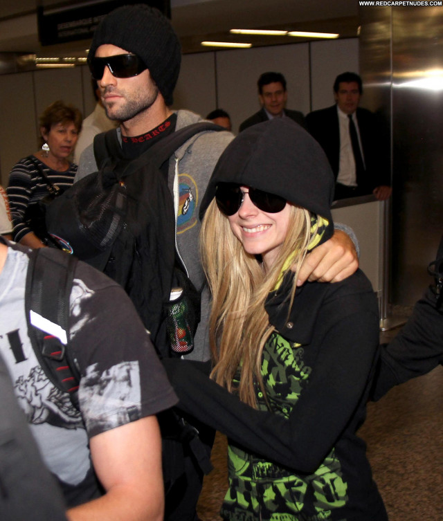 Avril Lavigne High Resolution Beautiful Posing Hot Babe