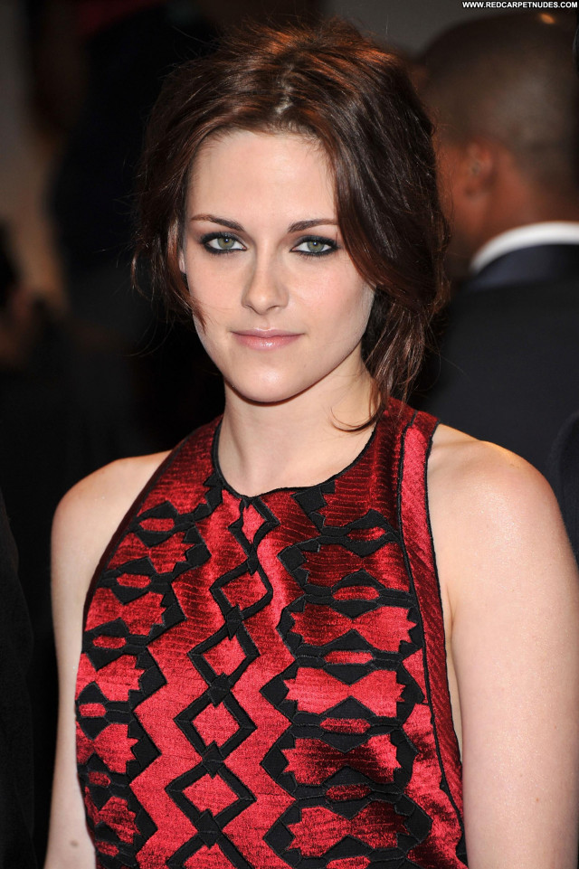 Kristen Stewart No Source Beautiful High Resolution Posing Hot Babe