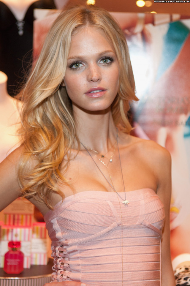 Erin Heatherton No Source Celebrity Beautiful High Resolution Babe