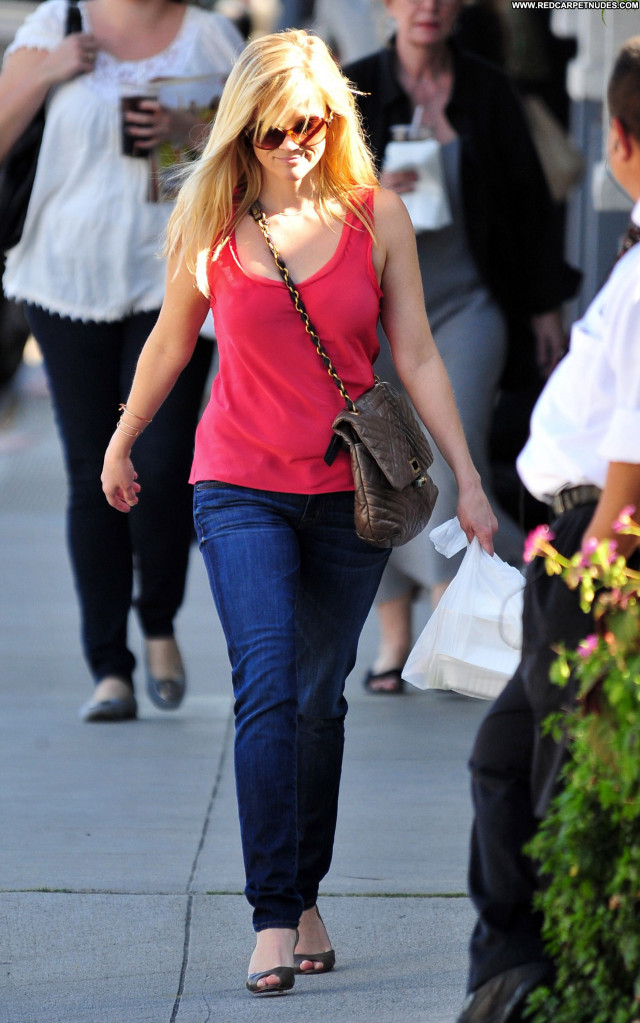 Reese Witherspoon Beverly Hills Babe Posing Hot Shopping Celebrity