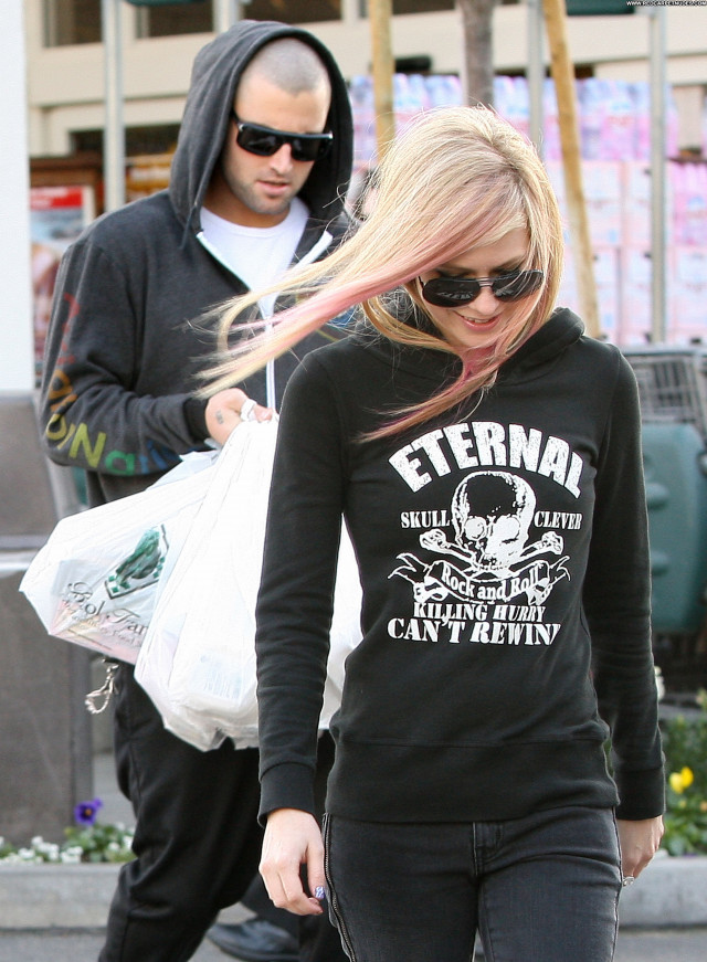 Avril Lavigne Beverly Hills Celebrity Beautiful Babe Shopping Posing