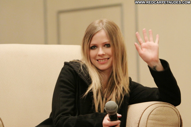 Avril Lavigne Beautiful Posing Hot Celebrity China Babe Sexy Famous