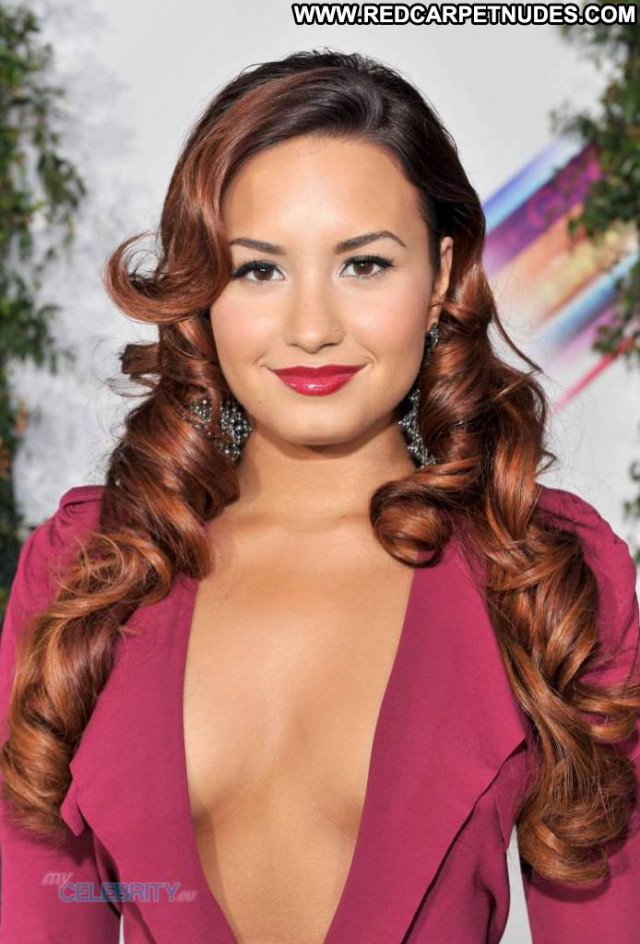 Demi Lovato Emmy Awards  Awards Beautiful Usa Posing Hot Babe
